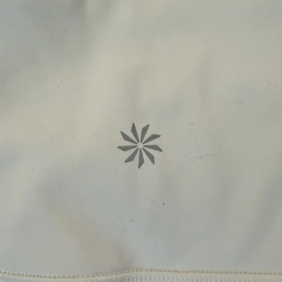 Athleta Ultimate Stash ll 7” Women's Cream Bike Shorts Size Medium - Picture 4 of 5